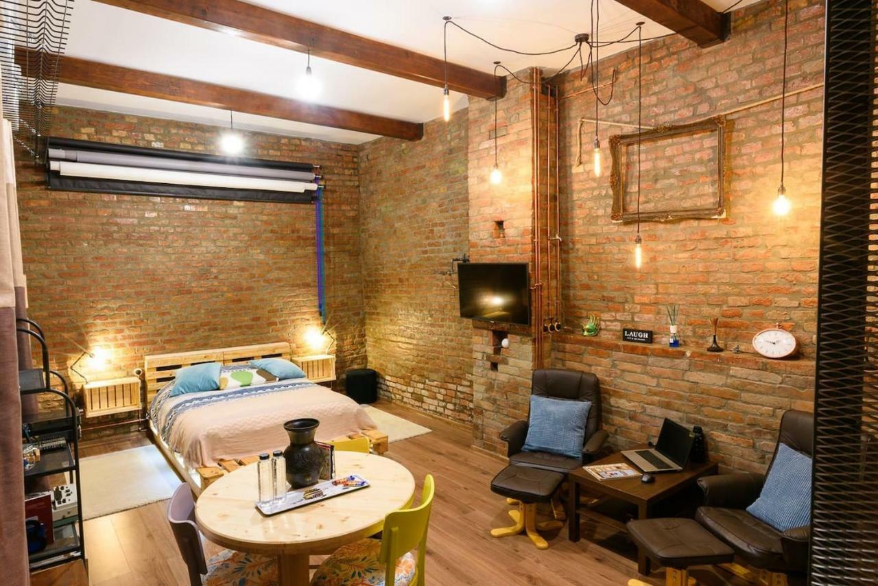 Апартаменти Studio V - Industrial & Original - Old Town Клуж-Напока Екстер'єр фото