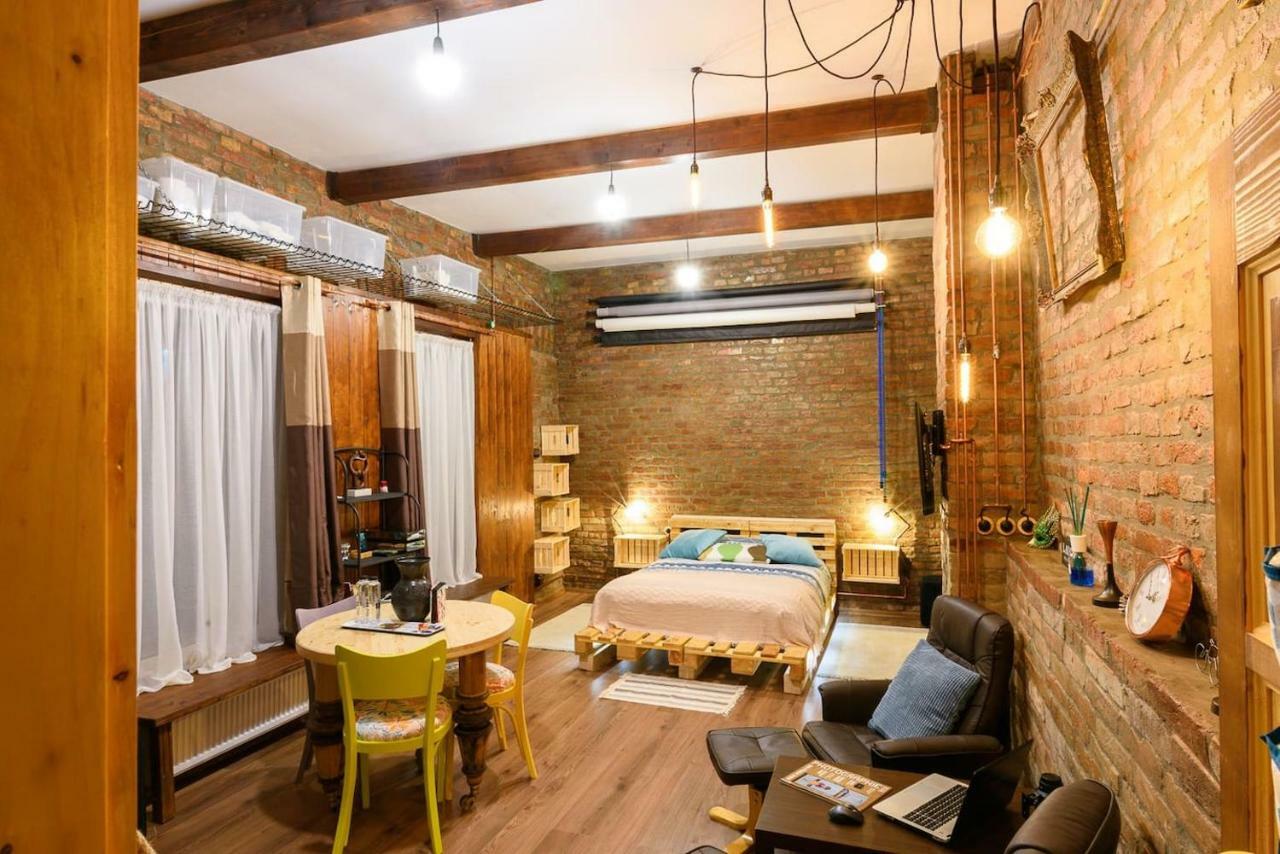 Апартаменти Studio V - Industrial & Original - Old Town Клуж-Напока Екстер'єр фото